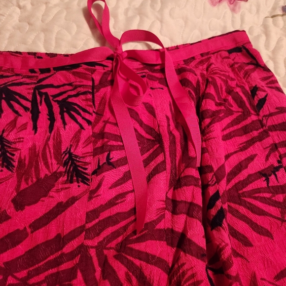 Outfit JPR⛄️ Petite Tropical Pink and Black Women's Skirt - Picture 4 of 7